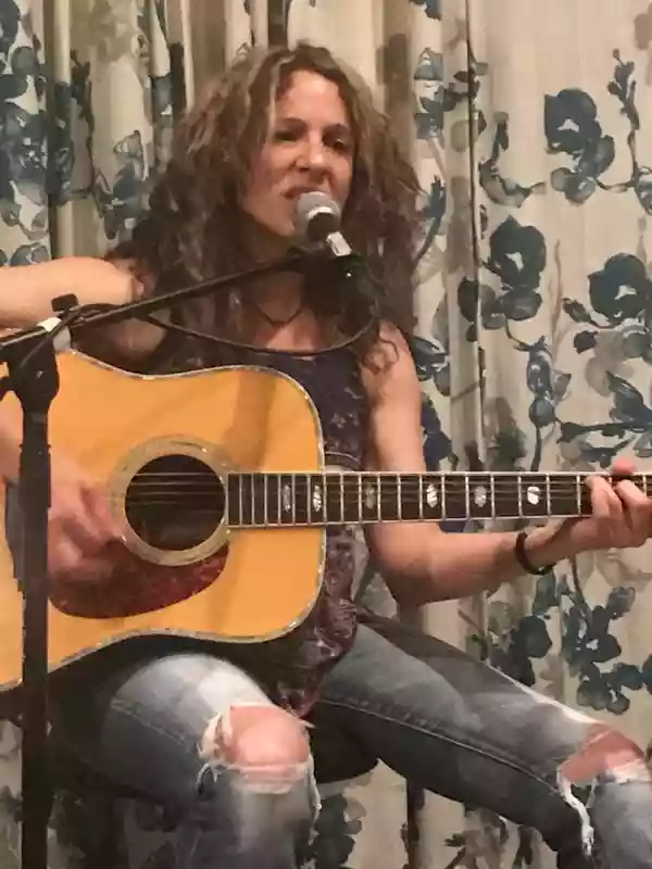 Brenda Kahn