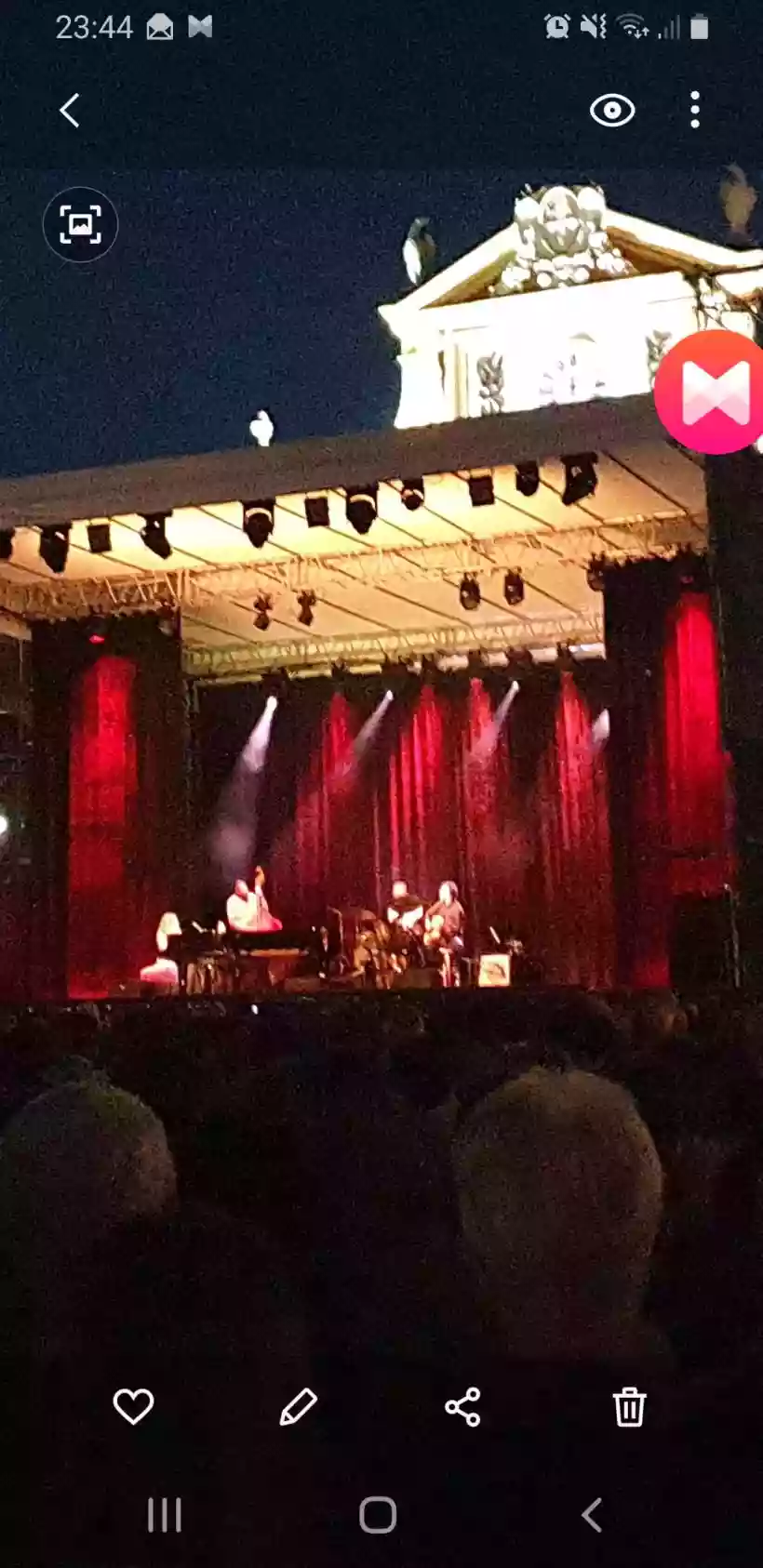 Ingrandisci questa immagine