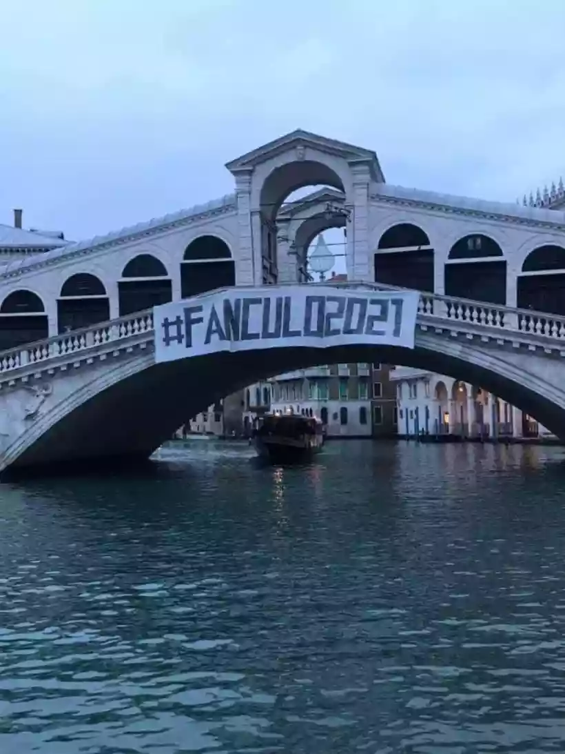 Ingrandisci questa immagine