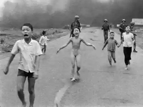 Cover di Vietnam Napalm Girl