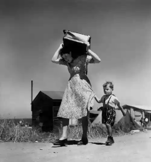 Cover di Immigrants arriving at Sha'ar Ha'alilayah