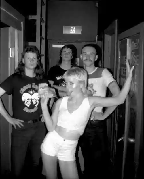 Cover di 5 domande a Amyl And The Sniffers