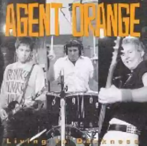 Cover di Living in Darkness