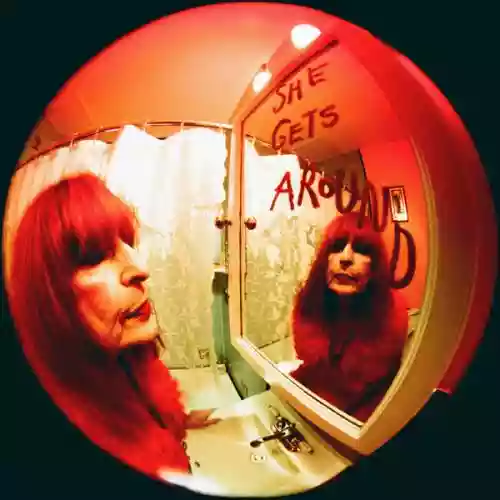 Cover Starcrawler - She Gets Around