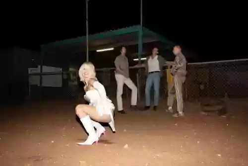 Cover Amyl And The Sniffers - U Should Not Be Doing That