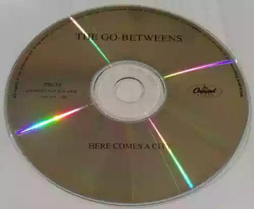 Cover The Go-Betweens - Here Comes a City